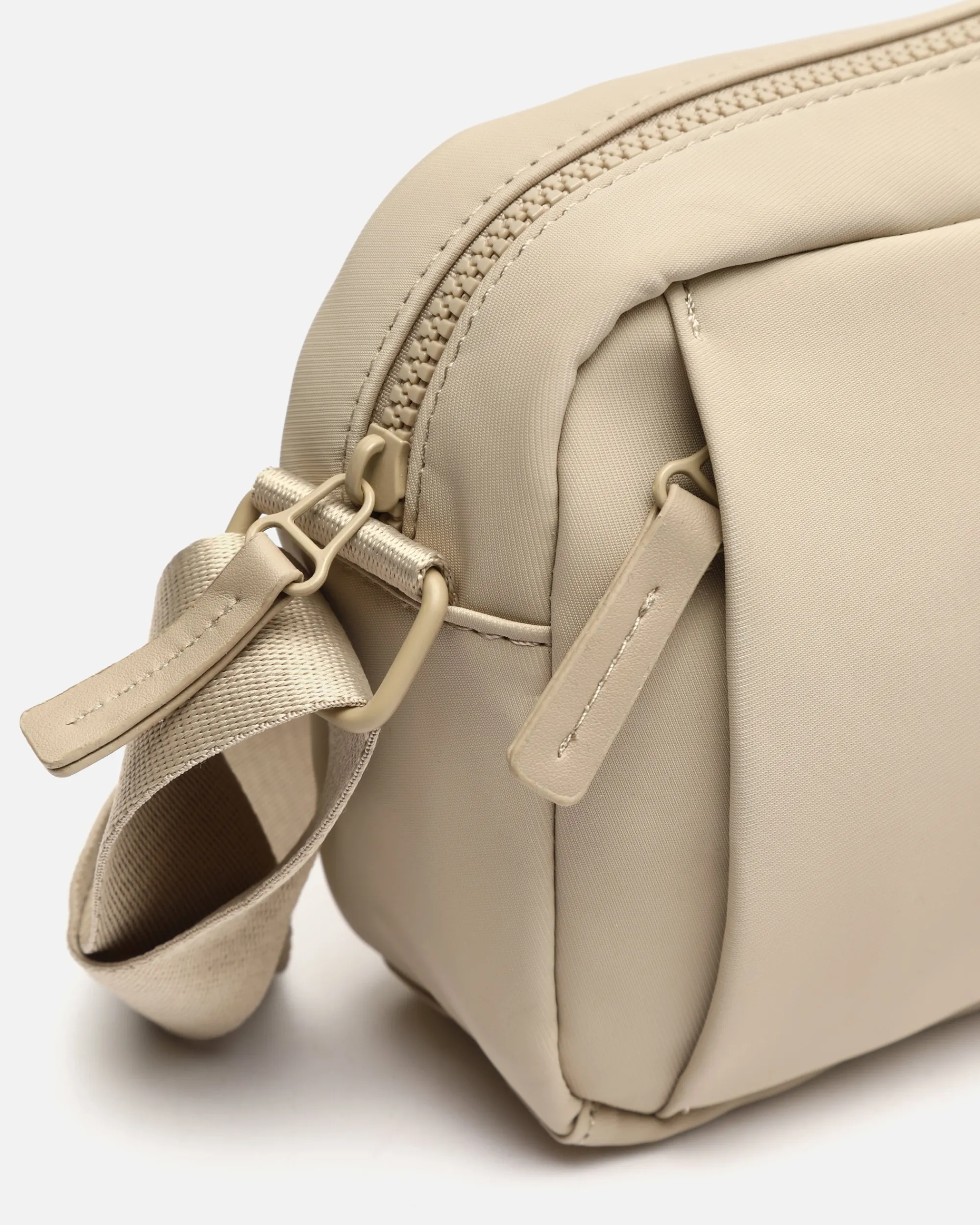Misako Bolso bandolera pequeño en nylon