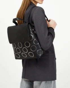 Misako Mochila con solapa y detalles metálicos